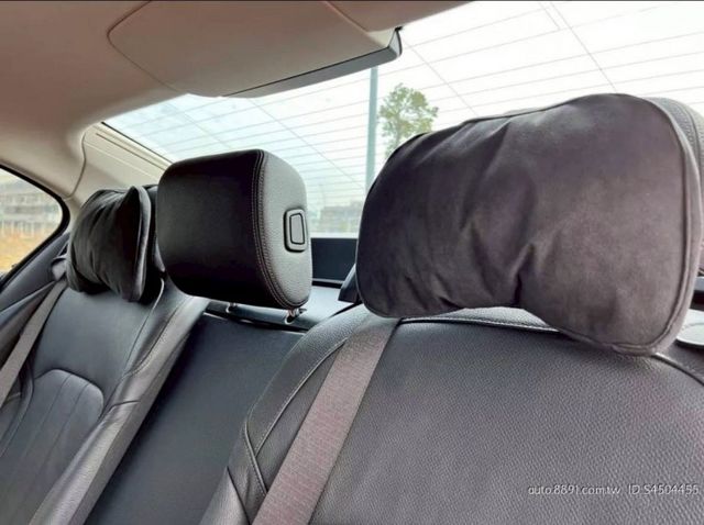 7 SERIES SEDAN  第18張相片