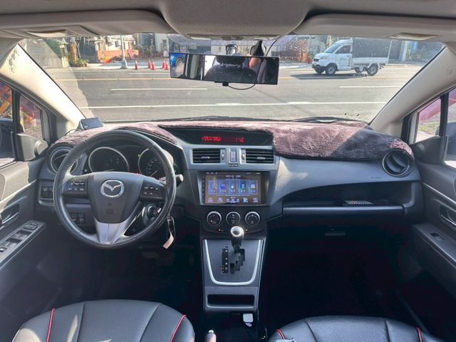 配備多 天窗 定速巡航 倒車影像 恆溫空調 抬頭顯示 電動座椅 雙電動滑門 安桌機  整車氣氛好  第7張相片