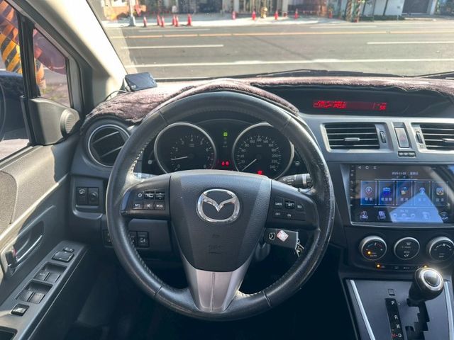 配備多 天窗 定速巡航 倒車影像 恆溫空調 抬頭顯示 電動座椅 雙電動滑門 安桌機  整車氣氛好  第8張相片