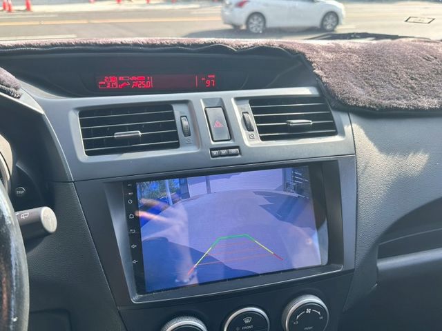 配備多 天窗 定速巡航 倒車影像 恆溫空調 抬頭顯示 電動座椅 雙電動滑門 安桌機  整車氣氛好  第10張相片