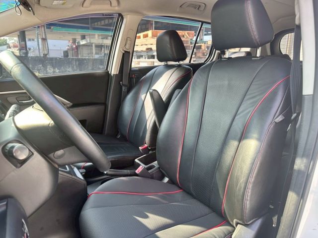 配備多 天窗 定速巡航 倒車影像 恆溫空調 抬頭顯示 電動座椅 雙電動滑門 安桌機  整車氣氛好  第16張相片