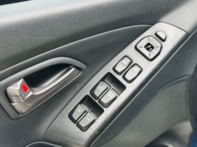 一手車 無事故 無待修 哩程15萬 耐操不怕壞 電動座椅 定速巡航 恆溫空調 原廠螢幕 倒車顯影  第13張相片