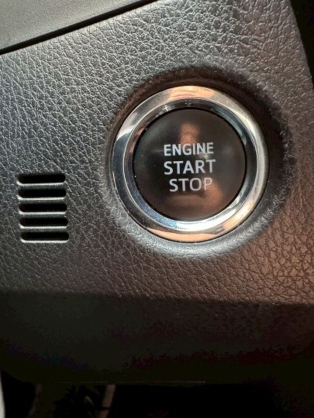 一手車 原版件 實跑9萬多公里 里程保證  免鑰匙套件 定速巡航 恆溫空調  盲點偵測  第14張相片