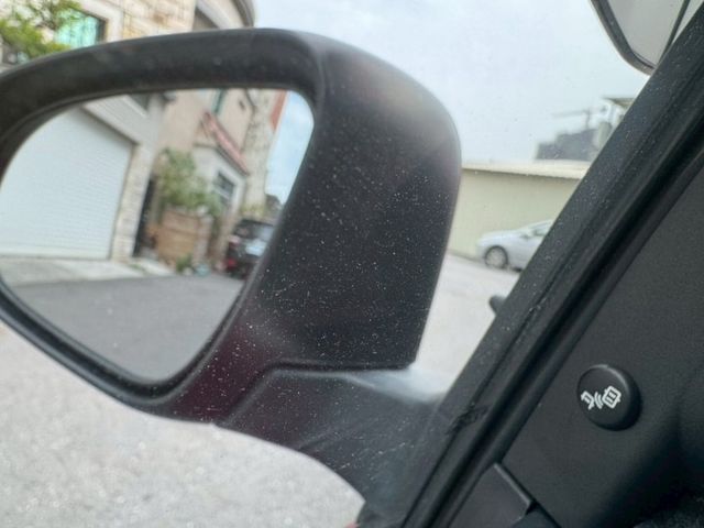 一手車 原版件 實跑5萬多公里 里程保證  免鑰匙套件 定速巡航 恆溫空調  盲點偵測  第14張相片