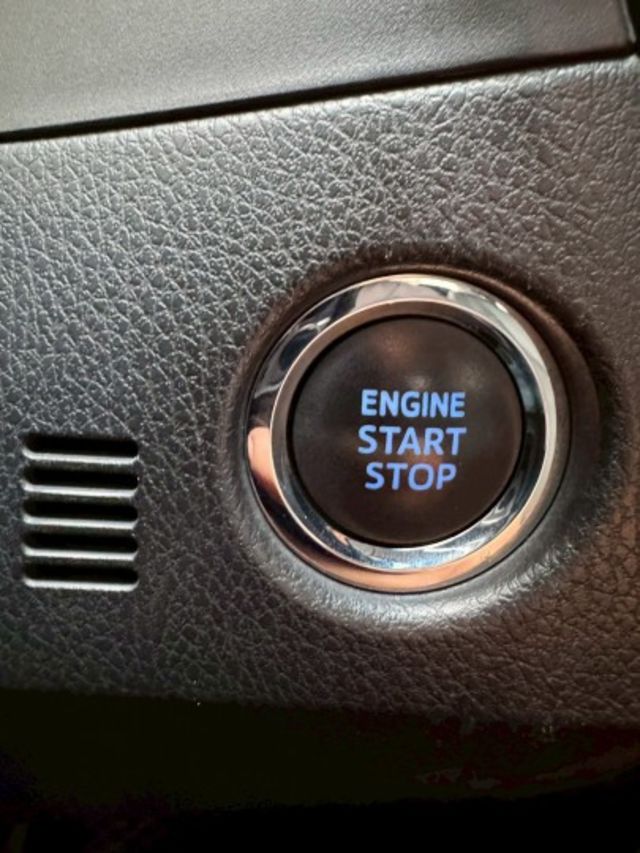 一手車 原版件 實跑5萬多公里 里程保證  免鑰匙套件 定速巡航 恆溫空調  盲點偵測  第17張相片