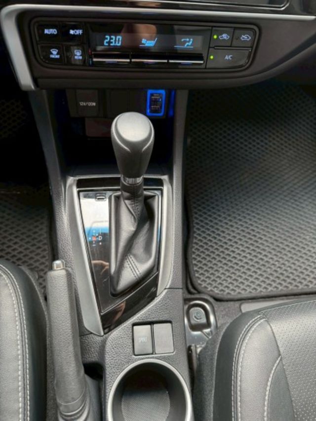 一手車 原版件 實跑5萬多公里 里程保證  免鑰匙套件 定速巡航 恆溫空調  盲點偵測  第18張相片