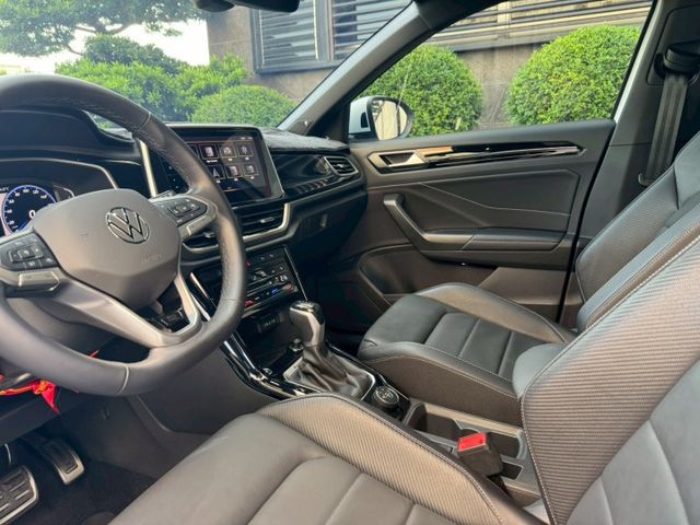 一手車 原版件 實跑1.4萬公里 新車保固中 ACC跟車 車道偏離 全景天窗 電尾門 盲點 數位儀表  第8張相片