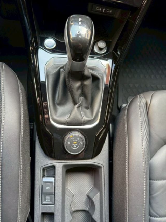 一手車 原版件 實跑1.4萬公里 新車保固中 ACC跟車 車道偏離 全景天窗 電尾門 盲點 數位儀表  第13張相片