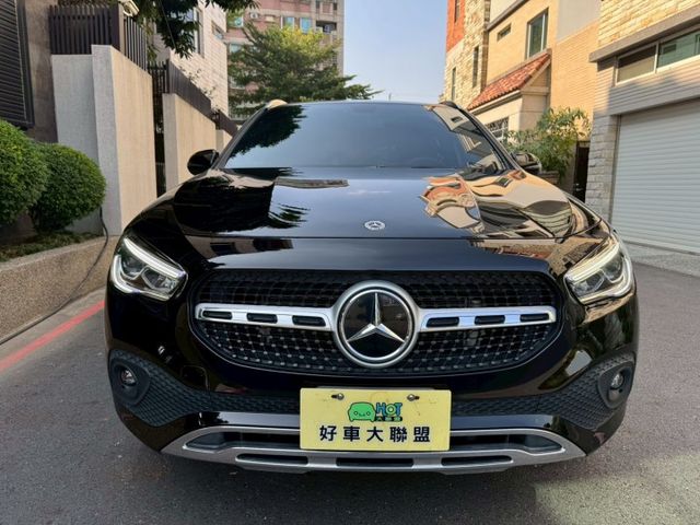 一手車 原版件 實跑40000公里 里程保證  免鑰匙套件 雙液晶螢幕 倒車影像 電動尾門 氣氛燈 盲點偵測 記憶座椅  第2張相片