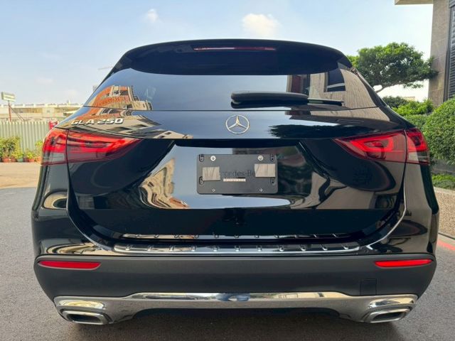 一手車 原版件 實跑40000公里 里程保證  免鑰匙套件 雙液晶螢幕 倒車影像 電動尾門 氣氛燈 盲點偵測 記憶座椅  第5張相片