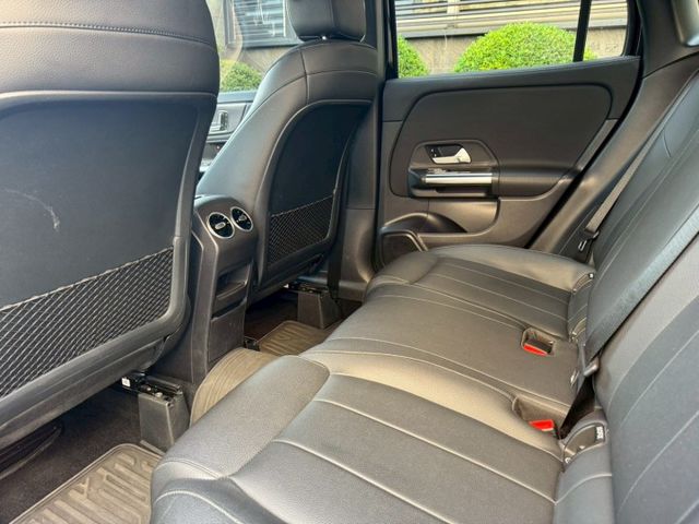 一手車 原版件 實跑40000公里 里程保證  免鑰匙套件 雙液晶螢幕 倒車影像 電動尾門 氣氛燈 盲點偵測 記憶座椅  第7張相片