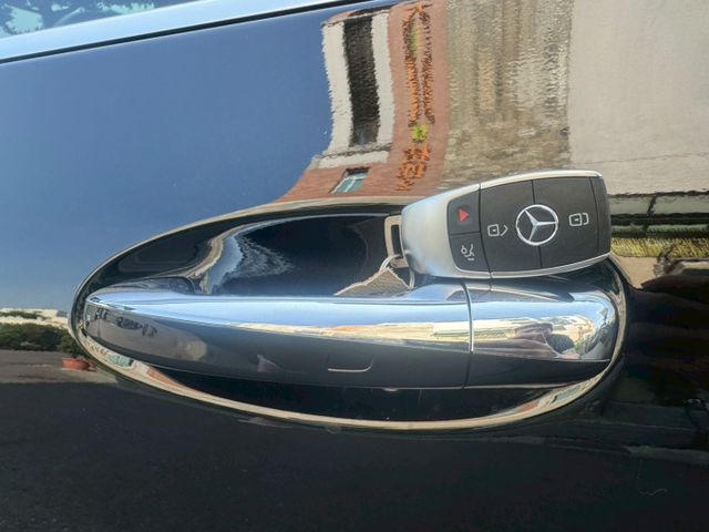 一手車 原版件 實跑40000公里 里程保證  免鑰匙套件 雙液晶螢幕 倒車影像 電動尾門 氣氛燈 盲點偵測 記憶座椅  第18張相片