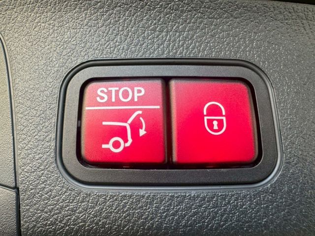 一手車 原版件 實跑40000公里 里程保證  免鑰匙套件 雙液晶螢幕 倒車影像 電動尾門 氣氛燈 盲點偵測 記憶座椅  第19張相片