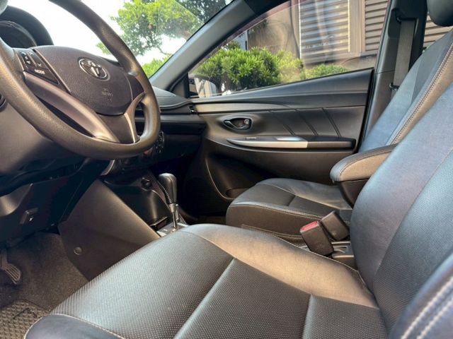 無事故 無待修 實跑7萬多公里 里程保證  頂級I-key 免鑰匙 恆溫空調 大螢幕  倒車顯影  第8張相片