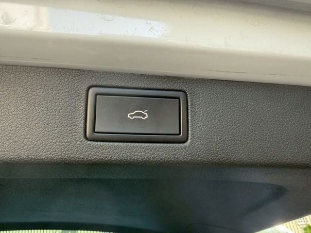 一手車 無事故 無待修 里程13萬 里程保證 ACC跟車 車道偏離 盲點偵測 LED頭燈 I-key摸門  第18張相片