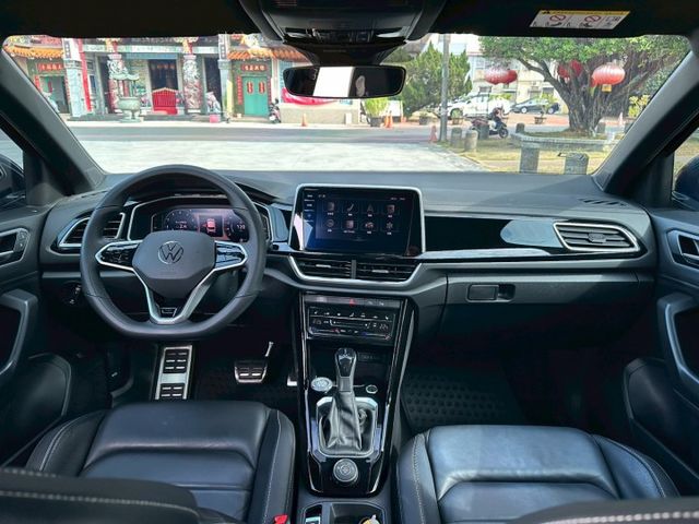 一手車 原版件 實跑4.9萬公里 新車保固中 ACC跟車 車道偏離 全景天窗 電尾門 盲點 數位儀表  第11張相片