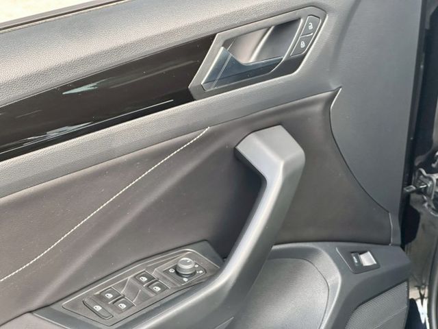 一手車 原版件 實跑4.9萬公里 新車保固中 ACC跟車 車道偏離 全景天窗 電尾門 盲點 數位儀表  第16張相片