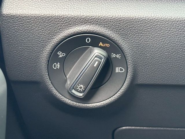 一手車 原版件 實跑4.9萬公里 新車保固中 ACC跟車 車道偏離 全景天窗 電尾門 盲點 數位儀表  第17張相片