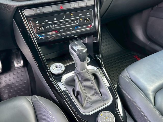 一手車 原版件 實跑4.9萬公里 新車保固中 ACC跟車 車道偏離 全景天窗 電尾門 盲點 數位儀表  第18張相片