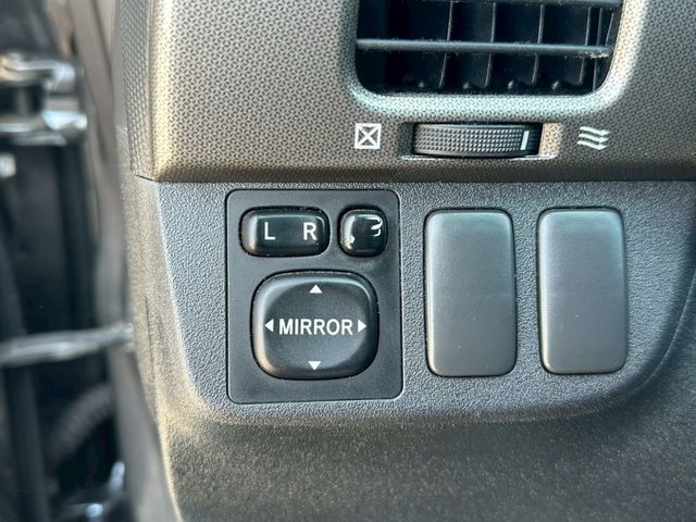 無事故 無待修 里程22萬 開不壞的車 內外有在顧  外觀漆面已整理 內裝無破損 代步神車 空間大  第12張相片