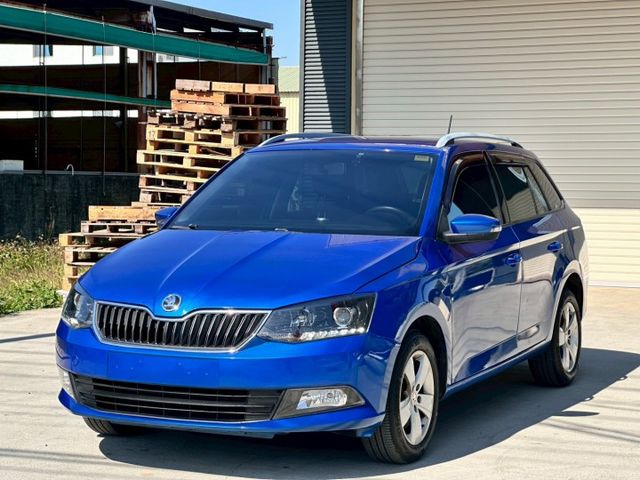 旅行車有i-key 安桌機 無事故 無待修 實跑12.8萬公里 里程保證  內外有在顧 優質代步車 底盤穩 開高速不會晃  第1張相片