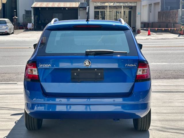 旅行車有i-key 安桌機 無事故 無待修 實跑12.8萬公里 里程保證  內外有在顧 優質代步車 底盤穩 開高速不會晃  第5張相片