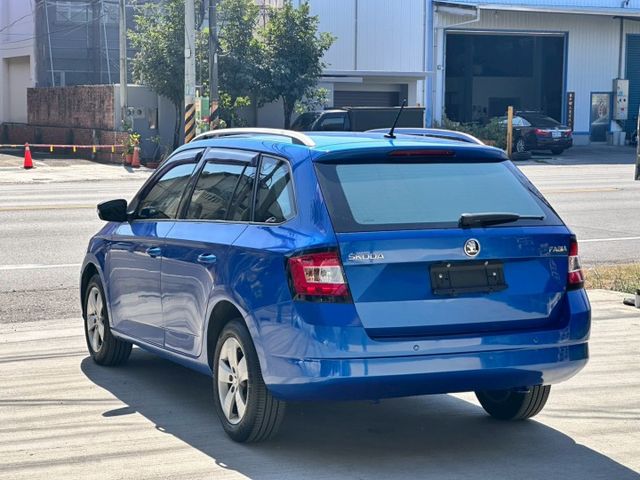 旅行車有i-key 安桌機 無事故 無待修 實跑12.8萬公里 里程保證  內外有在顧 優質代步車 底盤穩 開高速不會晃  第6張相片