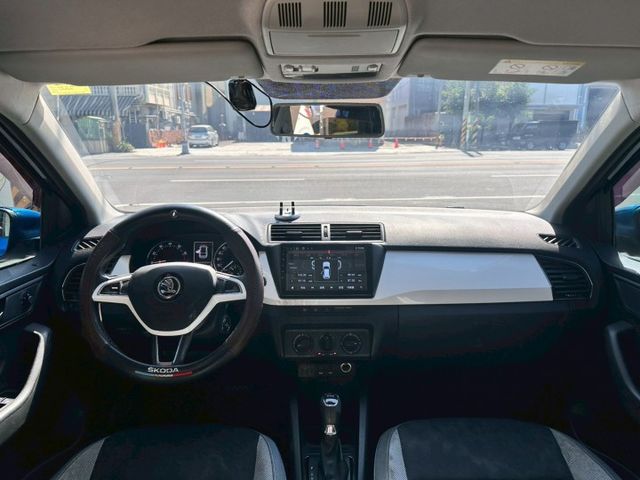 旅行車有i-key 安桌機 無事故 無待修 實跑12.8萬公里 里程保證  內外有在顧 優質代步車 底盤穩 開高速不會晃  第7張相片