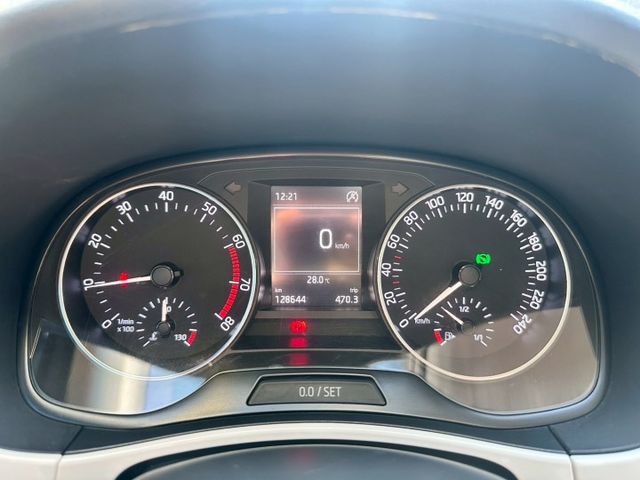 旅行車有i-key 安桌機 無事故 無待修 實跑12.8萬公里 里程保證  內外有在顧 優質代步車 底盤穩 開高速不會晃  第9張相片