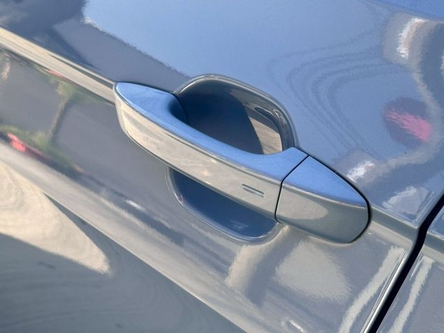 一手車 原版件 實跑4900公里 里程保證  ACC跟車 車道偏移 盲點偵測 免鑰匙套件 自動停車 LED頭燈  第13張相片