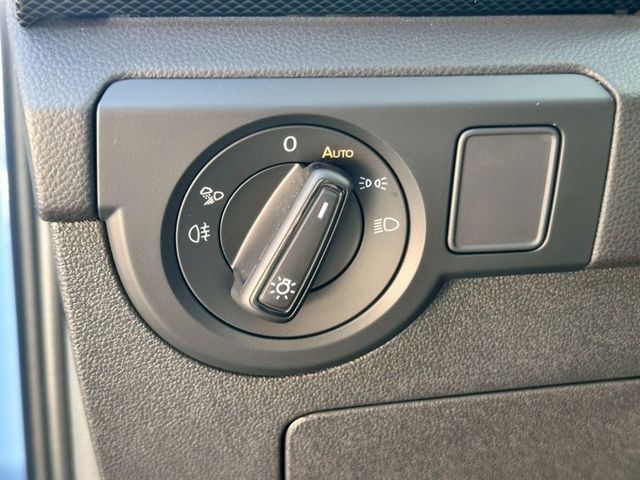 一手車 原版件 實跑4900公里 里程保證  ACC跟車 車道偏移 盲點偵測 免鑰匙套件 自動停車 LED頭燈  第16張相片