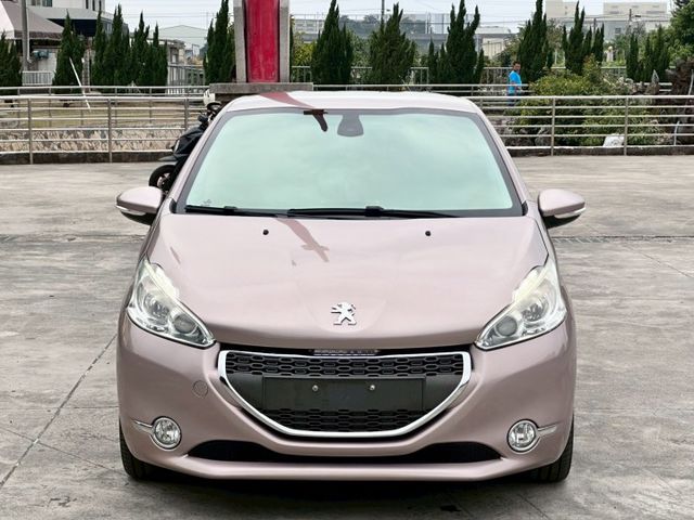 一手車 無事故 無待修 里程6.5萬公里 里程保證 原廠螢幕 倒車影像 電子式行車紀錄 恆溫空調  第2張相片