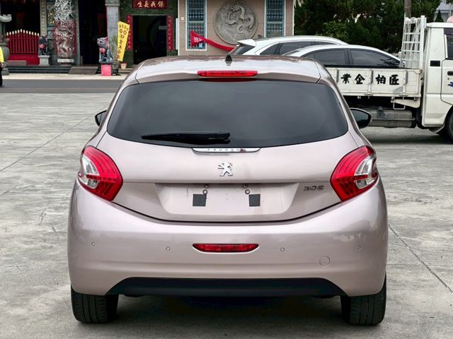 一手車 無事故 無待修 里程6.5萬公里 里程保證 原廠螢幕 倒車影像 電子式行車紀錄 恆溫空調  第5張相片