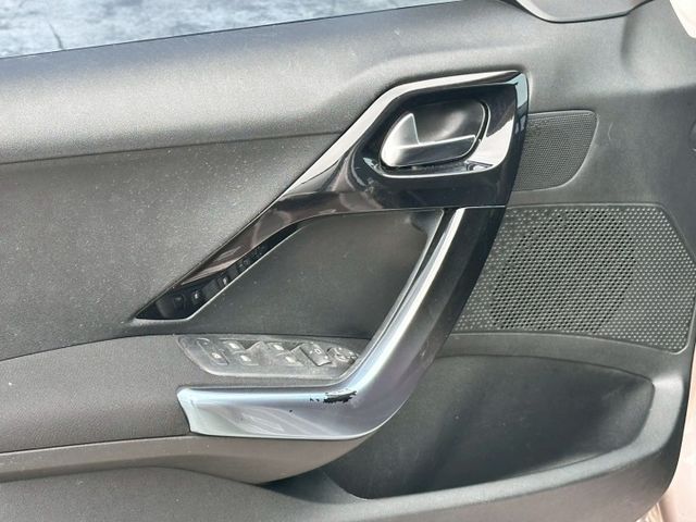 一手車 無事故 無待修 里程6.5萬公里 里程保證 原廠螢幕 倒車影像 電子式行車紀錄 恆溫空調  第13張相片