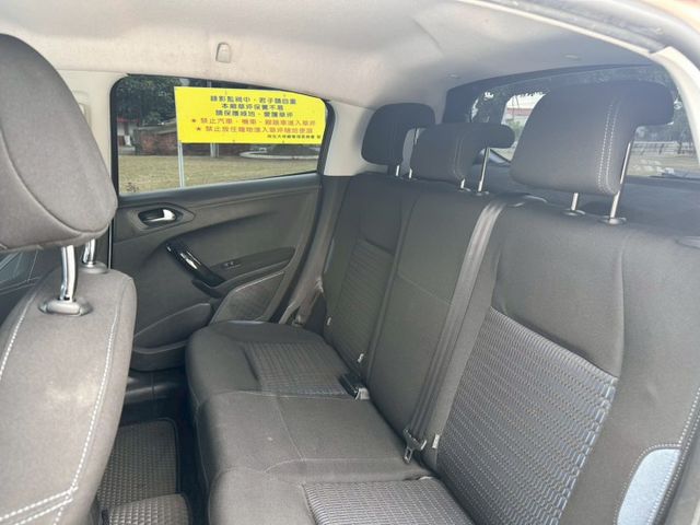 一手車 無事故 無待修 里程6.5萬公里 里程保證 原廠螢幕 倒車影像 電子式行車紀錄 恆溫空調  第15張相片