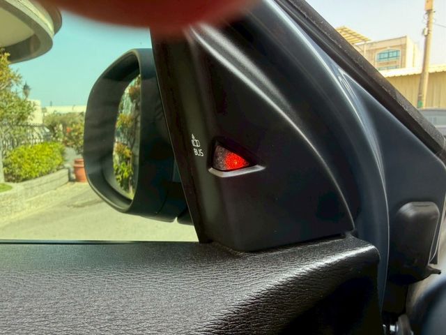 無事故 原版件 實跑10萬公里 里程保證  安全性高的坦克小車 跟車 盲點 全景 免鑰匙  第11張相片