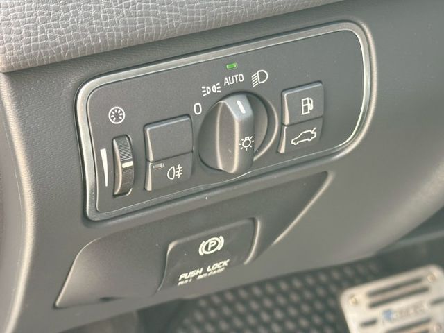 T5 R 旗艦 便宜入手不後悔 原版件 無事故 實跑12萬多公里 里程保證  ACC跟車 全景天窗 盲點偵測 電動尾門  第13張相片