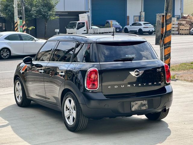 實跑20萬公里 里程保證  車況優 無事故 無待修 外觀特殊 內裝清新 大空間 安全性高 高底盤  第6張相片