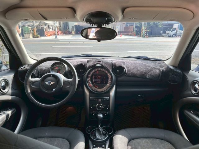 實跑20萬公里 里程保證  車況優 無事故 無待修 外觀特殊 內裝清新 大空間 安全性高 高底盤  第7張相片