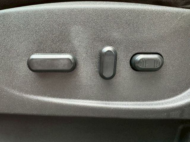 一手車 原版件 無待修 實跑9.4萬公里 里程保證  恆溫空調 I-key摸門 電動座椅 全景天窗 電尾門  第14張相片