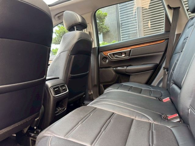 CRV S 版ACC跟車 車道偏離 自動煞車 電動尾門 全景天窗 I-key摸門原廠螢幕 倒車影像 LED頭燈 恆溫空  第11張相片