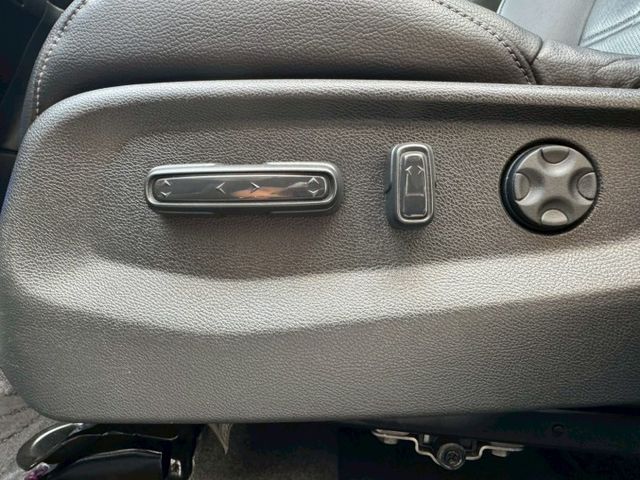 CRV S 版ACC跟車 車道偏離 自動煞車 電動尾門 全景天窗 I-key摸門原廠螢幕 倒車影像 LED頭燈 恆溫空  第12張相片