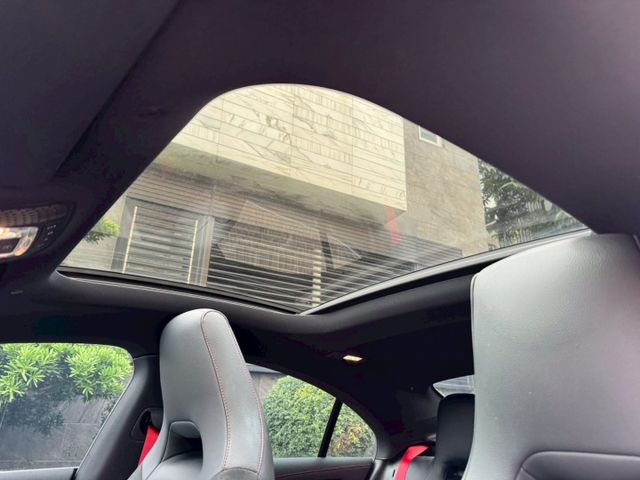 CLA35 AMG 原廠選配消光灰  ACC跟車 車道偏離 全景天窗 I-key摸門 自動停車 記憶座椅 LED頭燈 換  第11張相片