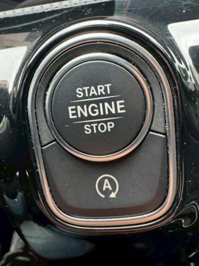 CLA35 AMG 原廠選配消光灰  ACC跟車 車道偏離 全景天窗 I-key摸門 自動停車 記憶座椅 LED頭燈 換  第14張相片