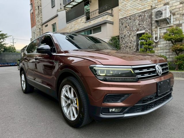 福斯TIGUAN 280 七人座 內外都有在顧 車況一級棒 無異音 換檔順暢 升級18吋鋁圈 前加大卡鉗 電尾門 I-k  第3張相片