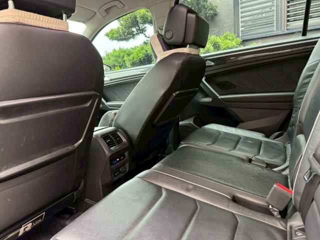 福斯TIGUAN 280 七人座 內外都有在顧 車況一級棒 無異音 換檔順暢 升級18吋鋁圈 前加大卡鉗 電尾門 I-k  第11張相片