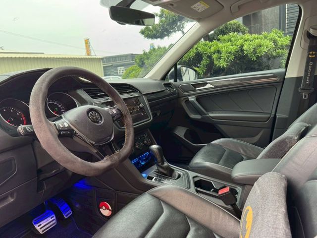 福斯TIGUAN 280 七人座 內外都有在顧 車況一級棒 無異音 換檔順暢 升級18吋鋁圈 前加大卡鉗 電尾門 I-k  第12張相片