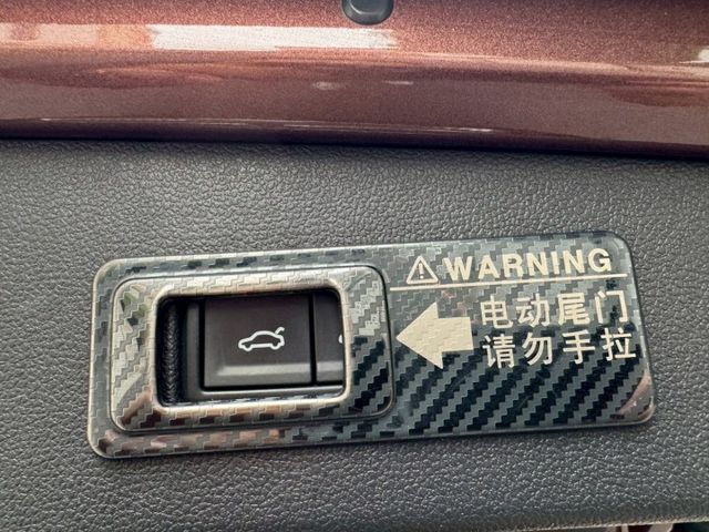 福斯TIGUAN 280 七人座 內外都有在顧 車況一級棒 無異音 換檔順暢 升級18吋鋁圈 前加大卡鉗 電尾門 I-k  第19張相片