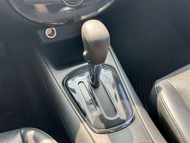 一手車 無事故 無待修 里程23萬 車況漂亮 I-key摸門 定速巡航 恆溫空調 倒車雷達  第11張相片