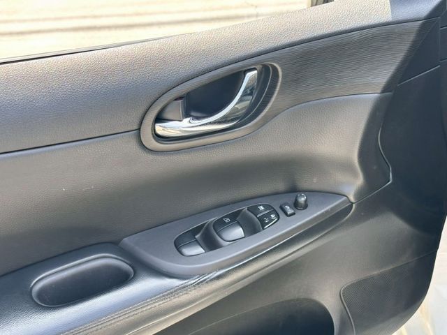 一手車 無事故 無待修 里程23萬 車況漂亮 I-key摸門 定速巡航 恆溫空調 倒車雷達  第13張相片